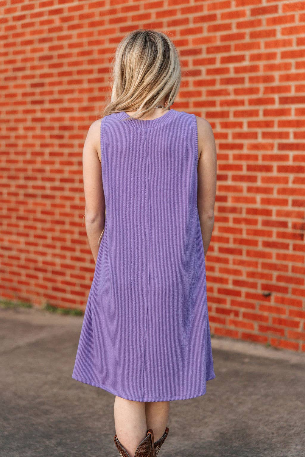 Andrée by Unit - Ribbed V-Neckline Dress